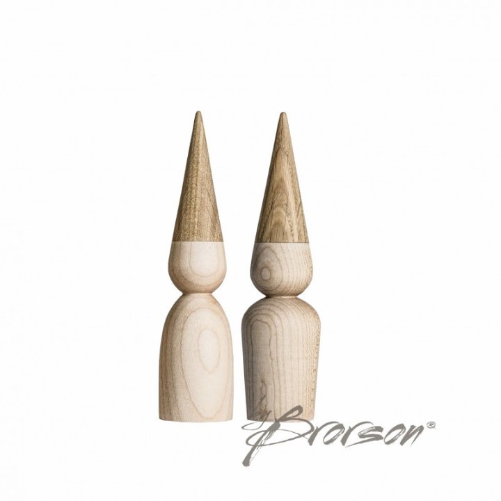 by brorson nissebørn i lyst træ