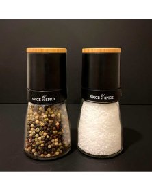 Salt- og peberkværne med salt og peber