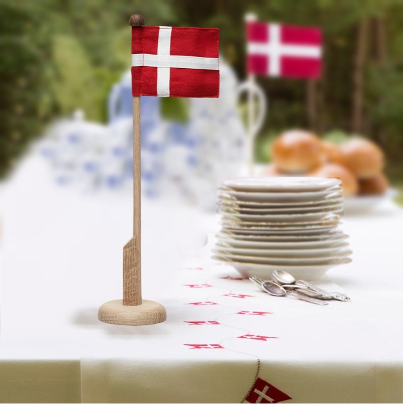 Dannebrogsflag til bordet fra langkilde og søn