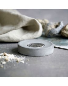 Sæbeholder og sæbeskål i cement tilbud
