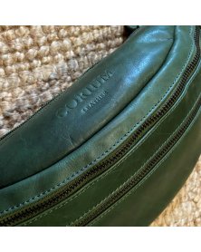 Grøn lædertaske og bæltetaske