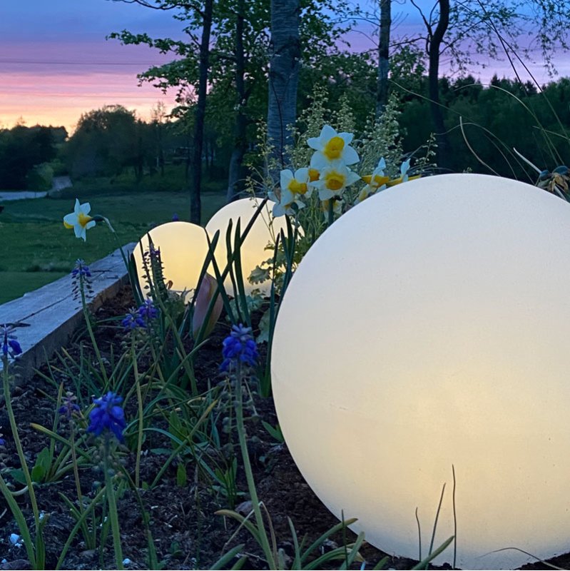 Hurtigt stum Overskyet Rund, Hvid Solcellelampe til Udendørsbrug - Perfekt i haven