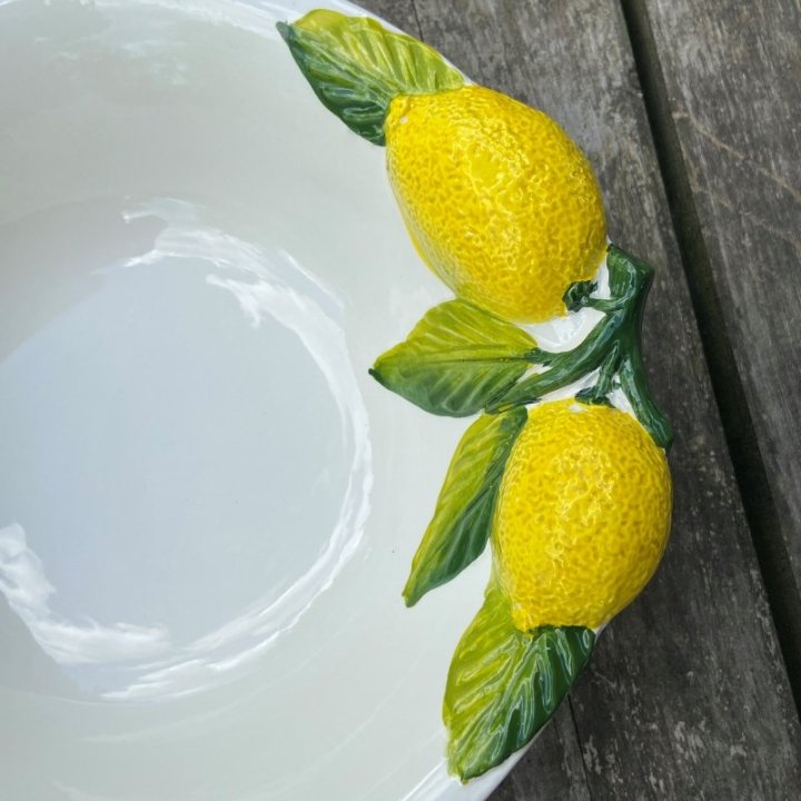 Keramikskål med citroner
