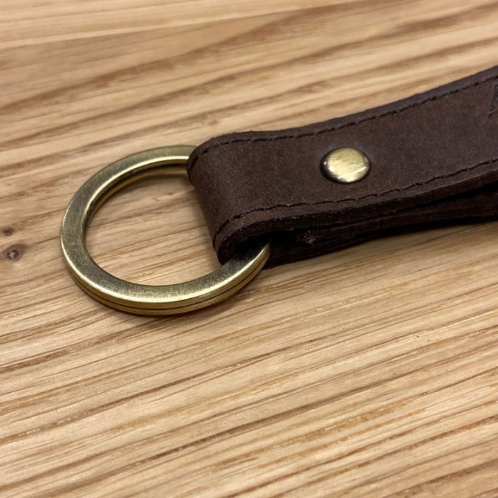 Nøglering i læder med messingring
