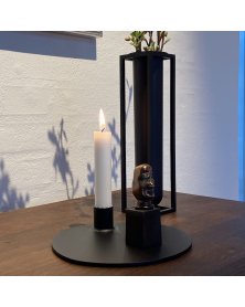 Sort lysestage på fod