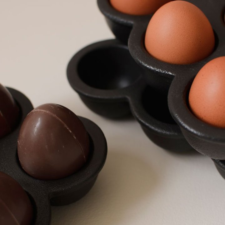 Æggebakker og æggeholdere i keramik