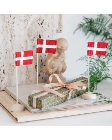 Små bordflag i træ tilbud