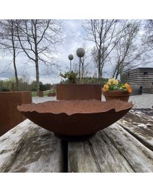 Planteskål i rustent jern
