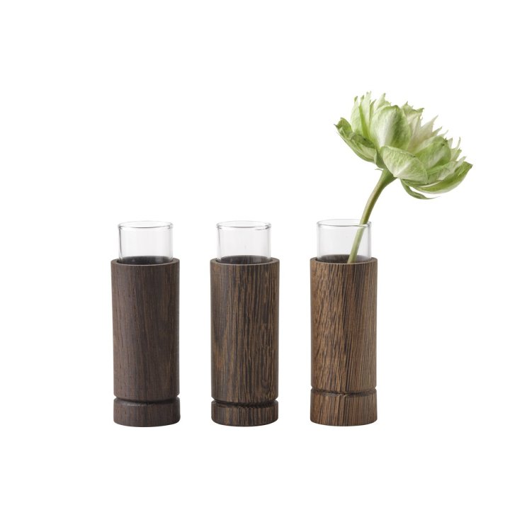 Vase i røget eg